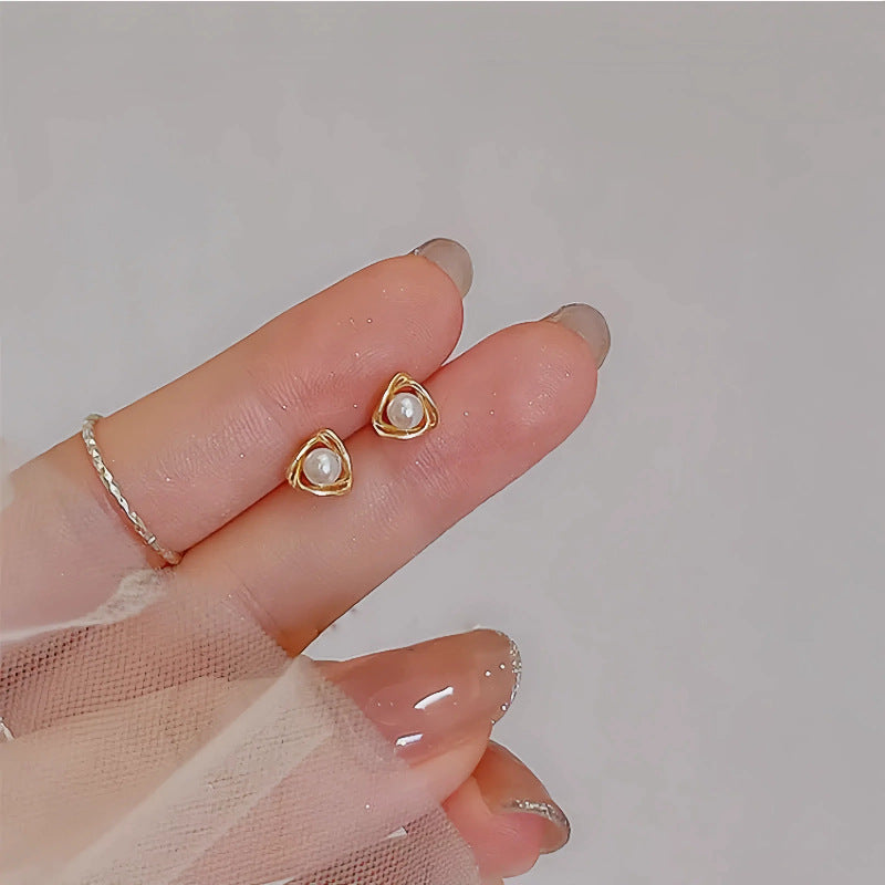 Elegant And Fresh Hollow Triangular Geometric Ear Jewelry