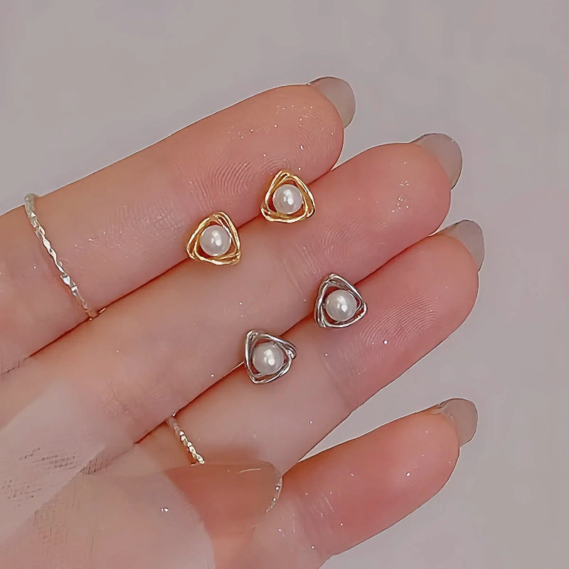 Elegant And Fresh Hollow Triangular Geometric Ear Jewelry